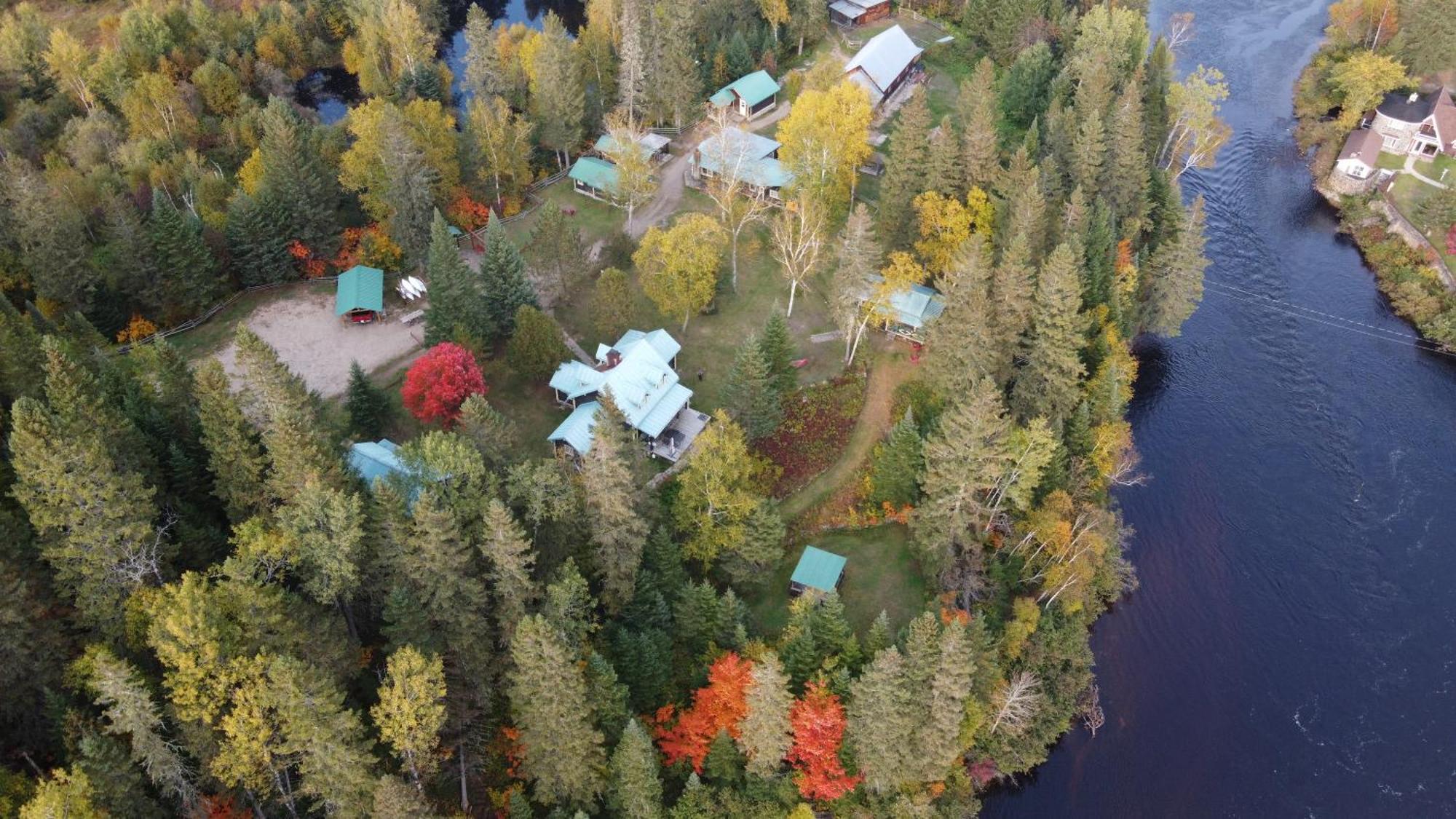 Domaine Le Bostonnais - Le Village En Bois Rond La Tuque Eksteriør billede